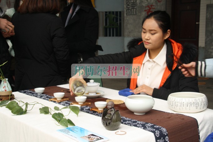 天府新區(qū)成人中等專業(yè)學(xué)校“美好新區(qū)，千年廣都”