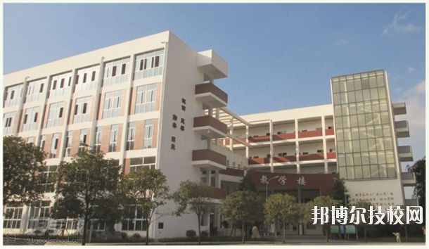四川經(jīng)濟(jì)貿(mào)易學(xué)校2018年報(bào)名條件、招生對(duì)象