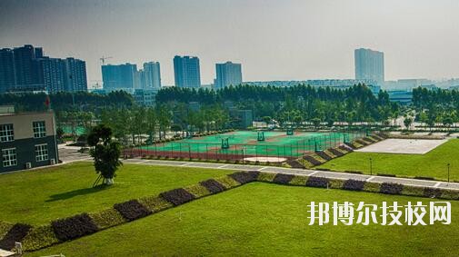 重慶城市建設(shè)技工學(xué)校2020年報名條件、招生要求、招生對象