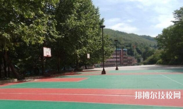 貴州現(xiàn)代經(jīng)濟學校2020年學費、收費多少