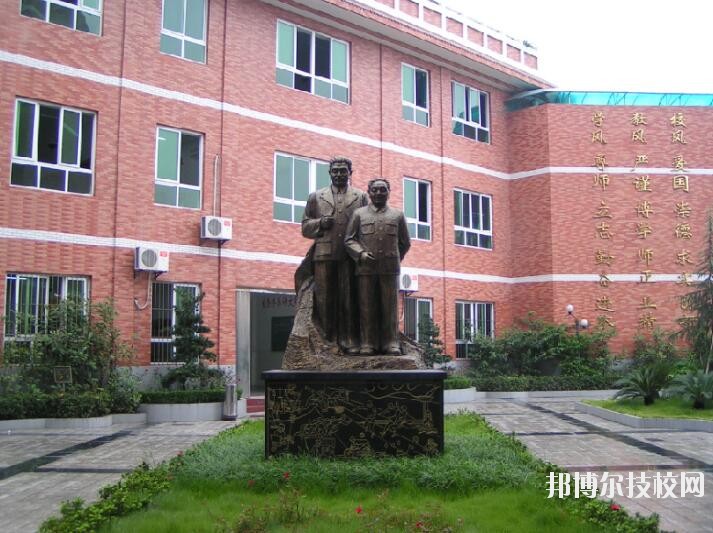 重慶渝中職業(yè)教育中心2020年報名條件、招生要求、招生對象
