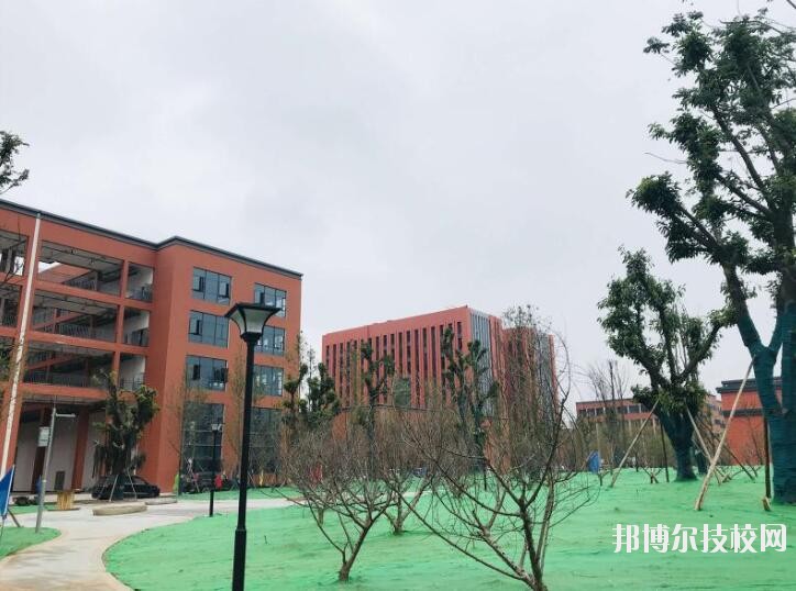 重慶五一高級(jí)技工學(xué)校2020年報(bào)名條件、招生要求、招生對(duì)象