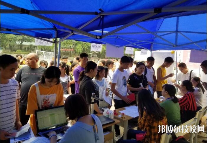 銅仁中等職業(yè)學(xué)校2020年報(bào)名條件、招生要求、招生對(duì)象