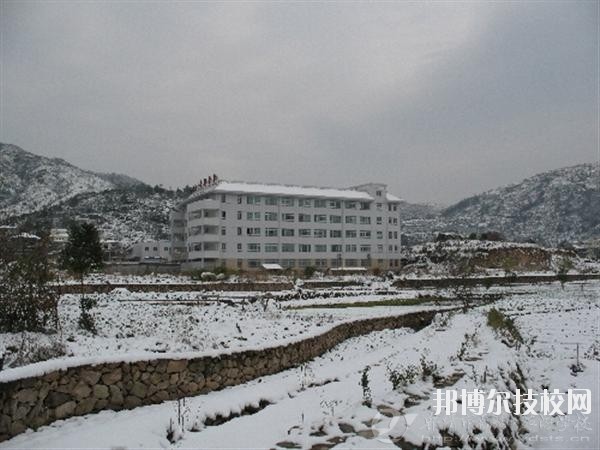 樂(lè)清市雁蕩山旅游學(xué)校2020年學(xué)費(fèi)、收費(fèi)多少 