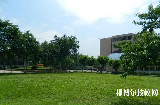 成都廣播電視中等專(zhuān)業(yè)學(xué)校2020年報(bào)名條件、招生要求、招生對(duì)象