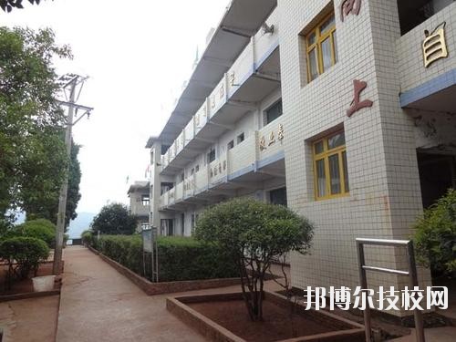 普定職業(yè)技術學校2020年報名條件、招生要求、招生對象