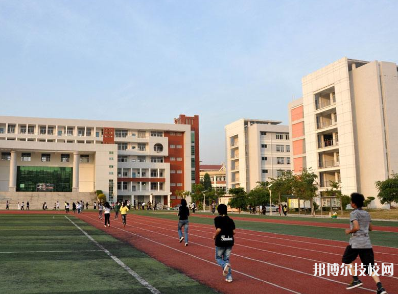 重慶青山工業(yè)技工學(xué)校怎么樣、好不好