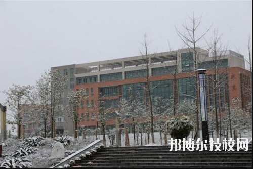 重慶榮昌職業(yè)教育中心2020年報(bào)名條件、招生要求、招生對(duì)象