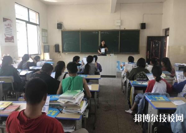 安順機(jī)械工業(yè)學(xué)校2020年報(bào)名條件、招生要求、招生對象