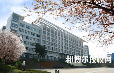 重慶三峽衛(wèi)生學校2020年報名條件、招生要求、招生對象