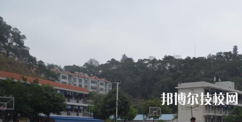 廣西右江民族商業(yè)學(xué)校怎么樣、好不好