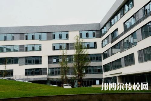 安龍職業(yè)技術(shù)學校2020年報名條件、招生要求、招生對象
