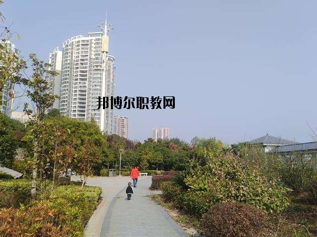 蓮花職業(yè)技術學校2020年報名條件、招生要求、招生對象