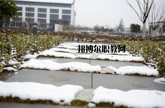 江蘇高港中等專業(yè)學校2020年報名條件、招生要求、招生對象