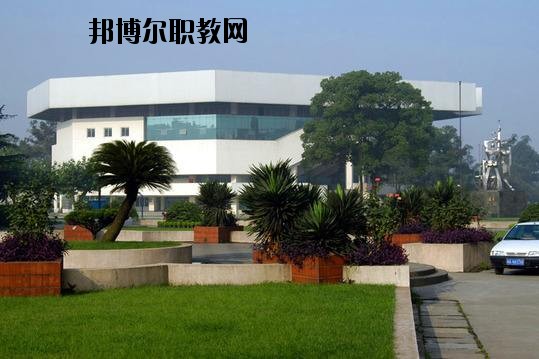 巴東民族職業(yè)高級(jí)中學(xué)2020年招生辦聯(lián)系電話(huà)