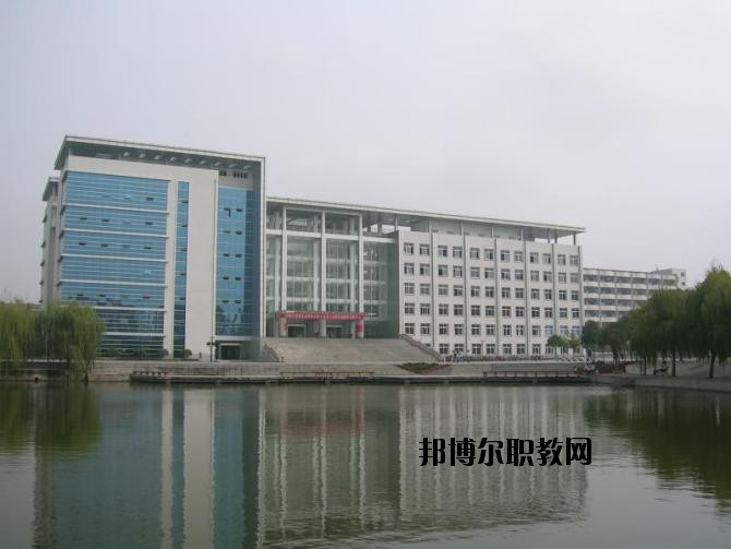 雙柏縣職業(yè)高級中學(xué)2020年學(xué)費(fèi)、收費(fèi)多少