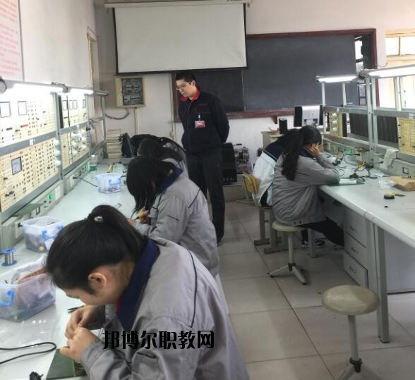 石家莊機(jī)械技工學(xué)校2020年報(bào)名條件、招生要求、招生對象