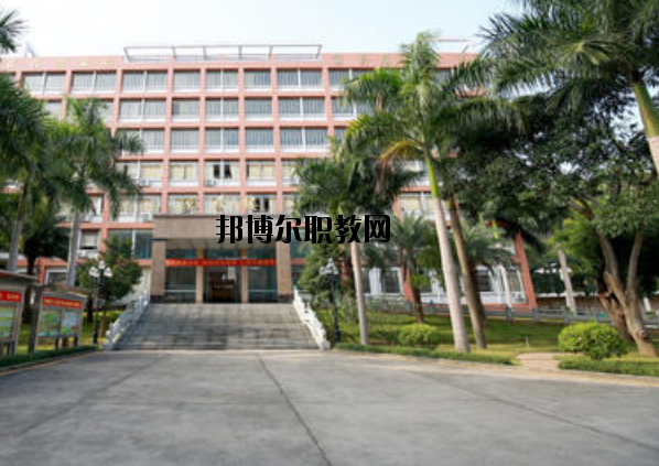 重慶華陽技工學(xué)校2020年報名條件、招生要求、招生對象