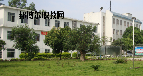 合山職業(yè)技術(shù)學(xué)校2020年報(bào)名條件、招生要求、招生對象