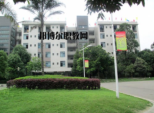 四川核工業(yè)工程學(xué)校2020年報名條件、招生要求、招生對象