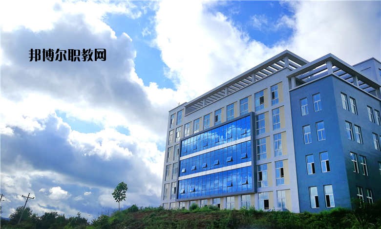 四川省南充衛(wèi)生學(xué)校2020年報(bào)名條件、招生要求、招生對(duì)象