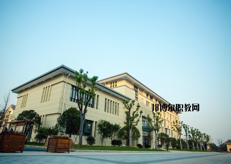 龍游縣職業(yè)技術(shù)學(xué)校2020年報(bào)名條件、招生要求、招生對(duì)象