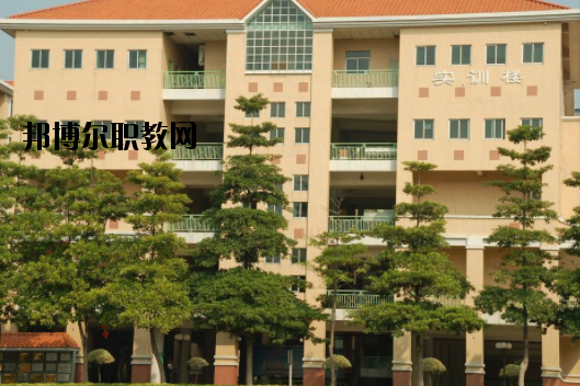 東莞商業(yè)學(xué)校2020年報(bào)名條件、招生要求、招生對(duì)象
