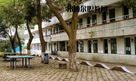 柳州汽車(chē)運(yùn)輸技工學(xué)校2020年報(bào)名條件、招生要求、招生對(duì)象