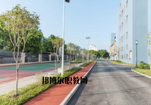 廣東華文航空藝術(shù)職業(yè)學(xué)校2020年報(bào)名條件、招生要求、招生對(duì)象