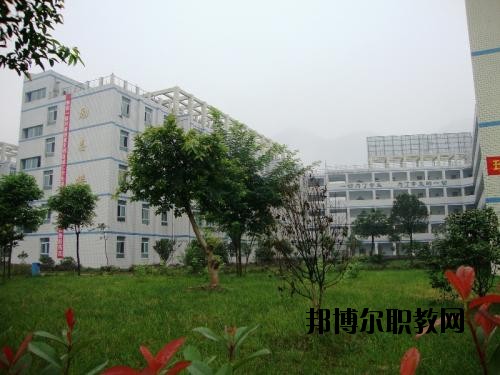 四川筠連職業(yè)技術(shù)學(xué)校2020年報名條件、招生要求、招生對象