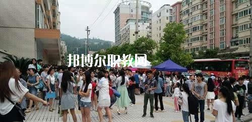 巴中市巴州區(qū)化成職業(yè)2020年報名條件、招生要求、招生對象