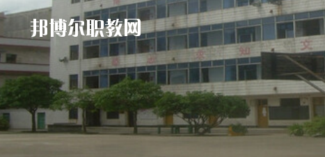 玉林市嶺南工業(yè)學(xué)校2020年報(bào)名條件、招生要求、招生對(duì)象