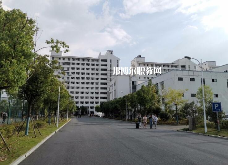 合肥經(jīng)貿(mào)旅游學(xué)校2020年報(bào)名條件、招生要求、招生對象
