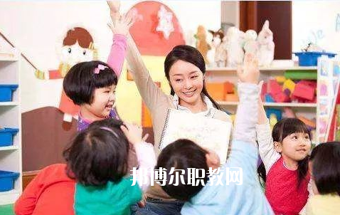 湖北2020年初中生讀幼師學校好嗎
