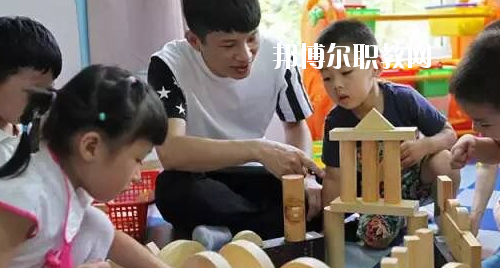 貴州2020年男生讀幼師學校好嗎