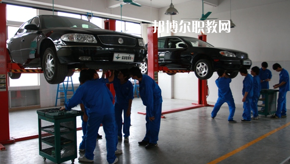 廣東2020年男生讀汽修學(xué)校有前途嗎