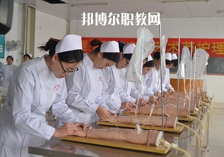 四川2020年衛(wèi)校適合女生學嗎