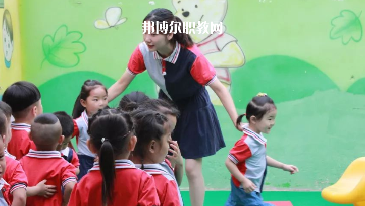 湖北2020年幼師學校好還是大專好