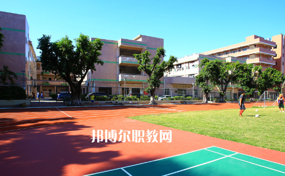 東莞經(jīng)濟(jì)貿(mào)易學(xué)校怎么樣、好不好