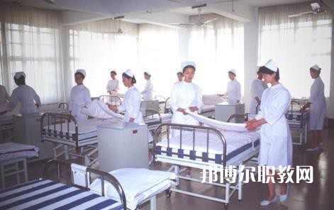 成都2020年讀衛(wèi)校要多少錢(qián)