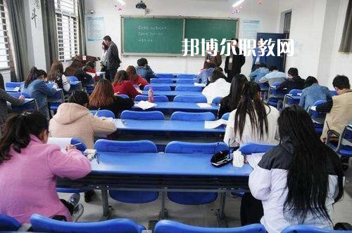 成都2020年讀衛(wèi)校一年要多少錢