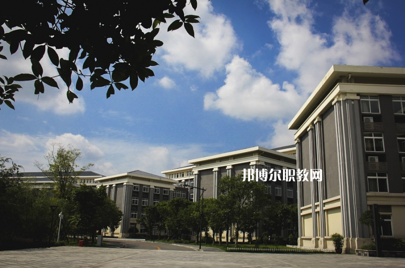 重慶2021年可以讀汽修學(xué)校的大專學(xué)校