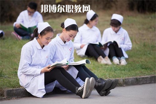成都2021年衛(wèi)校和幼師哪個(gè)好