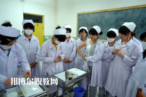 成都2021年衛(wèi)校和職高哪個(gè)好