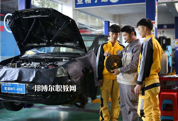 重慶2021年汽修學(xué)校理論包括什么