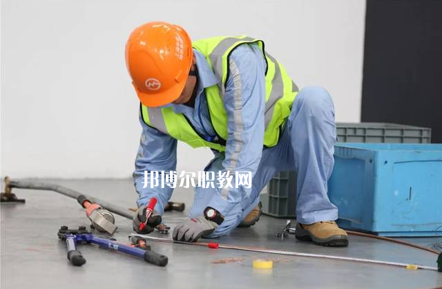 重慶2021年鐵路學(xué)校有什么專業(yè)適合男生