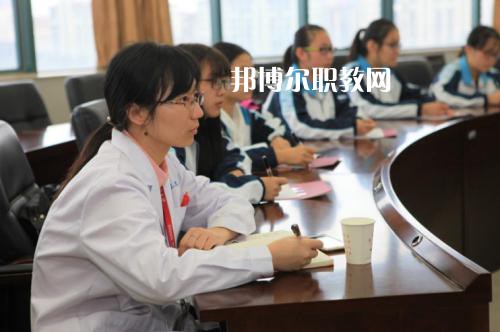 成都2021年適合女生的衛(wèi)校專業(yè)