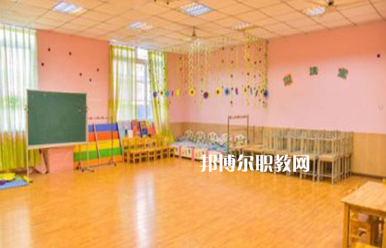 武漢2021年初中生女生讀什么幼師學校好