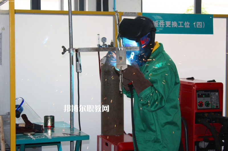 四川2021年初中生能學(xué)汽修學(xué)校嗎