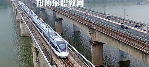 南寧2021年可以讀鐵路學(xué)校的大專學(xué)校